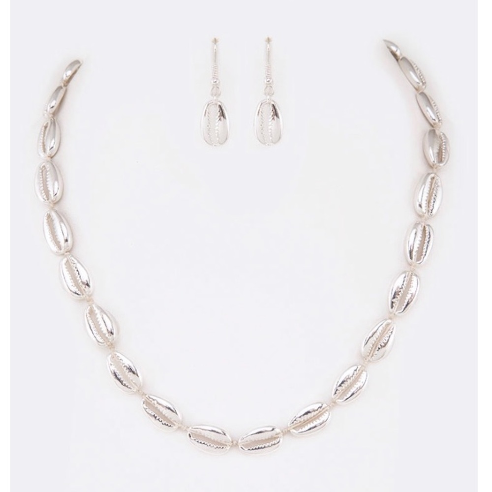 Silver tone seashell necklace set